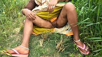 Gadis Desi Nakal Digebuki Di Alam Terbuka
