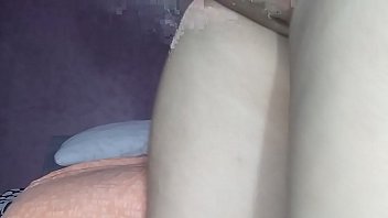 أمينة الممحونة تتعرض لضربات قوية في مؤخرتها وفرجها.