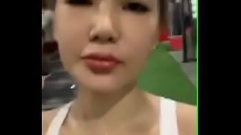 Cô Trang Trực Tiếp Khoe Thân Hình Nóng Bỏng