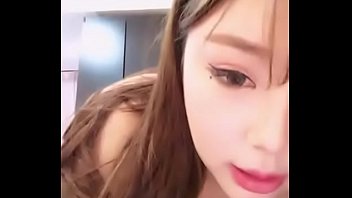 Gadis Seksi Tiongkok Pamer Tubuh Telanjang Yang Menggoda