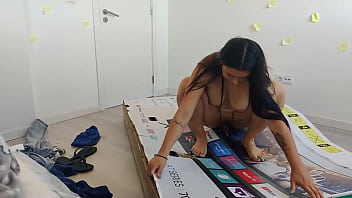 Menggila Dengan Ibu Tiriku Lewat Lubang Di Kotak, Dikiranya Ayah Tiriku Yang Sedang Memuaskannya
