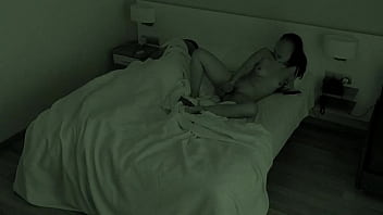 Istri Nakal Masturbasi Nonton Porno Di Samping Suami. Hampir Ketahuan!
