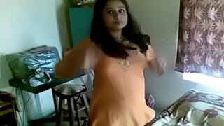 Cowok Menjilati Memek Basah Pacar Montoknya Dalam Video Pacaran