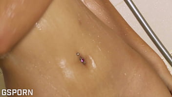 Gadis Thailand Asia Yang Seksi Masturbasi Dan Mandi Memamerkan Vaginanya Yang Berbulu Lebat