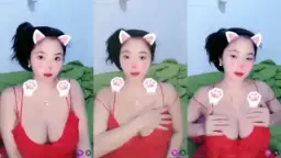 Semakin Berani Pamer Tubuh Menggoda