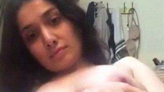 Video Panas Cewek Pakistan Cantik Memainkan Memek Dan Pantatnya