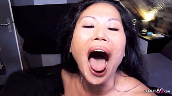 Nicky Bei, Milf Thailand, Dihamili Dan Ditembak Di Pantat Dalam Pesta Seks Grup Jerman