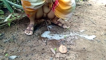Tante Desi Buang Air Kecil Di Alam Liar, Wajib Ditonton