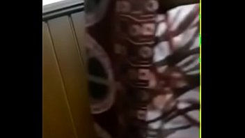 Bibir Tante India Genit Mengecup Payudara Besar Yang Terbuka Dan Terpapar