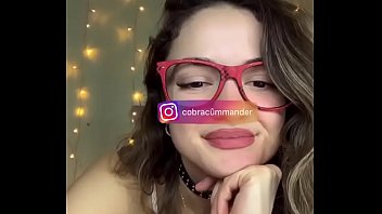 Tarian Rusia Yang Menggoda Dan Downblouse Sensual Di Bigo