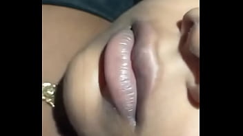 Bibir Seksi Desi Yang Menggoda