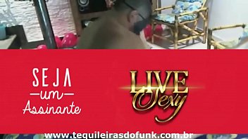 Pesta Panas Ulang Tahun: Dua Cewek Hot Dan Si Jagoan Hitam