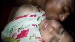Gadis Seksi Mengizinkan Pria Miskin Menembus Vaginanya Dalam Video Mms Desi Yang Panas