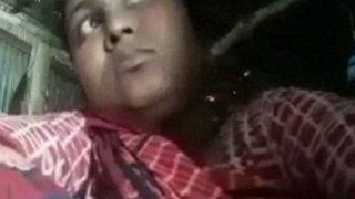 Istri Rumah Tangga Bangladesh Yang Kesepian Dan Haus Kepuasan, Memuaskan Diri Dengan Mainan Getar