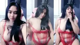 Shellaaa Toge Kembali Dengan Gaun Dalam Merah Yang Menggoda Dan Membara