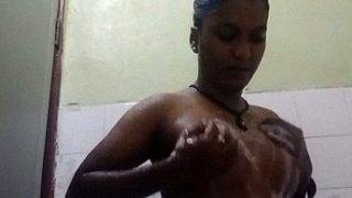 Video Mms Gadis Tamil Telanjang Mandi Sabuni Payudara Di Kamar Mandi