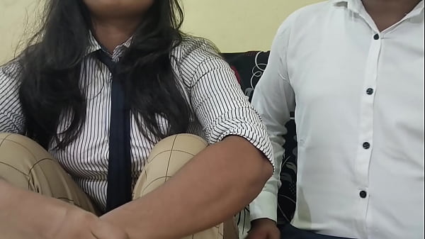 नौकरी के पहले दिन ही बॉस ने ऑफिस में नई देसी लड़की को चोदकर सबक सिखाया।