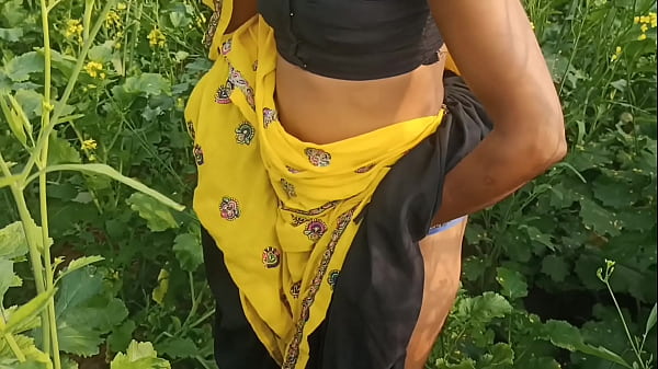 ममता को सरसों के खेत में पाकर उसके पति ने जमकर मजा लिया, बाहर खुले में गूंजी उसकी मचलती आवाज
