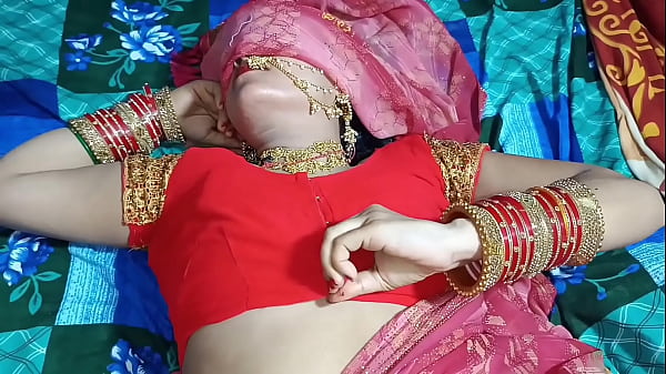 रक्षाबंधन पर सौतेली बहन ने भाई को राखी बांधते हुए गिफ्ट में अपने सेक्सी अंदाज से उसे लुभाया, उसकी गर्म सांसों और मादक आवाज़ ने भाई के दिल की धड़कनें बढ़ा दीं।