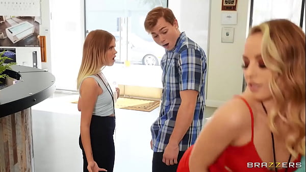Karyawan Baru Yang Menggoda Bikin Pacarmu Lupa Diri / Download Full Video Di Brazzers