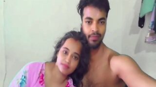 Cowok Kampus Ngentot Memek Pacarnya Di Depan Webcam Dalam Adegan Seks Desi