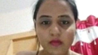 Desi Gadha Mast Chuchi Dikhati Hai Nangi, Hindi Mein Garam Awaaz