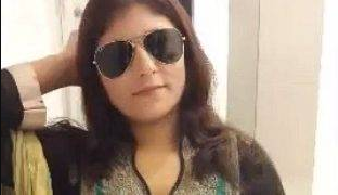 Gadis Pakistan Seksi Bergaun Salwar Kameez Menggoda Di Kamar Hotel