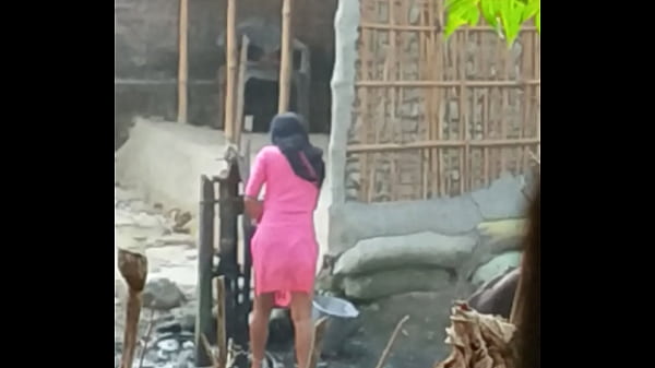 Adik Desi Mandi Dengan Menggoda, Tubuhnya Begitu Seksi