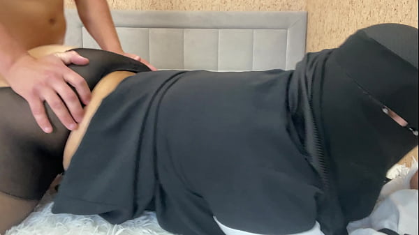 Nyonya Arab Yang Menggairahkan Naik Ke Atas Batangku Dan Kuras Semua Sperma Ke Dalam Liang Sempitnya