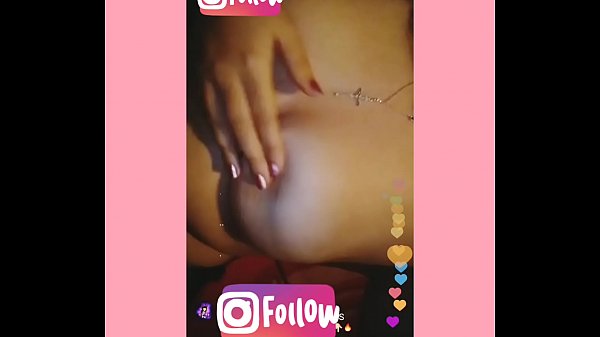 Mamerkan Payudara Di Live Instagram