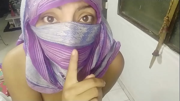 Milf Arab Berhijab Dan Bercadar Menggairahkan, Mengocok Memek Basah Sampai Muncrat Di Live Webcam