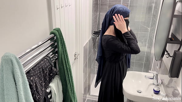 Mengejutkan! Ternyata Gadis Arab Muslim Berhijab Juga Melakukannya, Aku Melihatnya Sedang Memuaskan Diri Di Kamar Mandi.