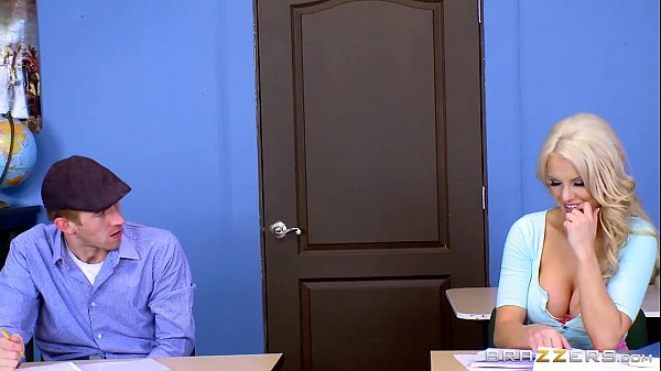 Kenzie Taylor: Payudara Besar Yang Menggoda Di Sekolah
