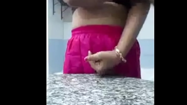 Desi Bhabhi Mandi Telanjang Di Kamar Mandi