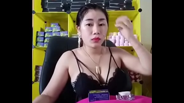 ស្រីតា លក់ឡេប លាតដោះធំៗអោយឃើញសាច់ស្រស់ឥតគិតថ្លៃ