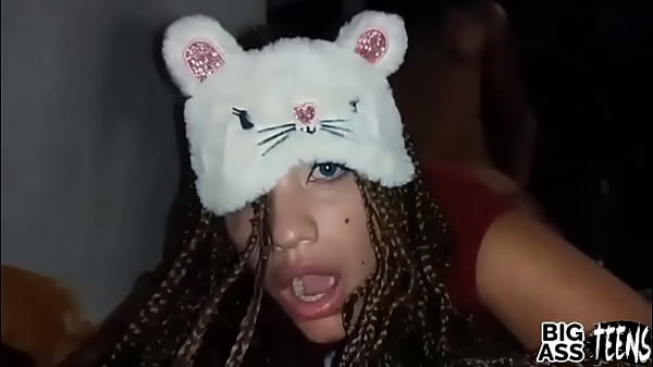 Anal Penuh Sperma, Ayah Tiri Beruntung Menggila Di Pantat Besar Anak Tirinya