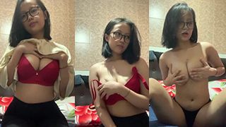 Video Panas Abg Cantik Viral, Miss Yeuwuy Colmek Dengan Rambut Pendek Seksi