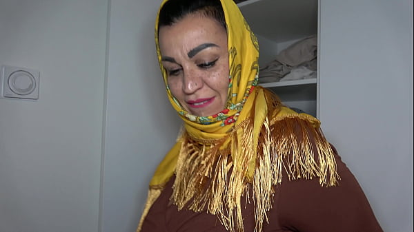 Arab Hijabi Stepmom With Huge Ass Gets Pounded