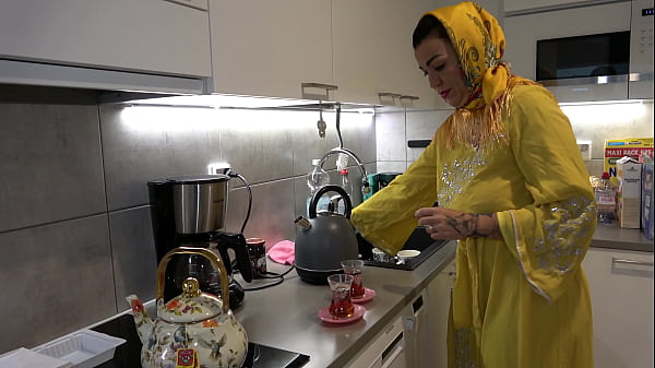 Nafsu Anak Tiri Goyang Pantat Besar Ibu Tiri Arab Berhijab