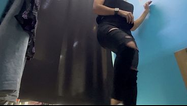 Ganti Baju Di Ruang Ganti, Cewek Rusia Montok Dengan Pentil Tembus, Bikin Ngiler.