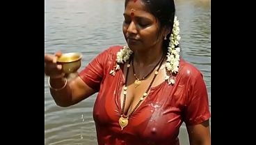 Buka Paha Dikit, Desi Bhabhi Ai Lagi Horny, Siap Digoyang.