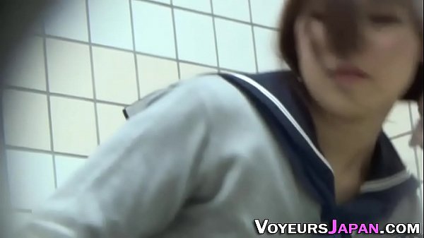 Gadis Jepang Mainin Kacang
