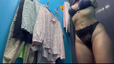 Ganti Baju Di Ruang Ganti, Kamera Tersembunyi, Cewek Rusia Montok Dengan Puting Menonjol Yang Bikin Ngaceng.