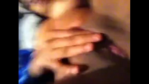 Gadis Seksi Montok Berpose Sendiri Di Foto Panas