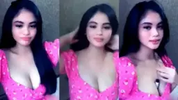 Kylie Pamer Belahan Toket Montok Bikin Meleleh.