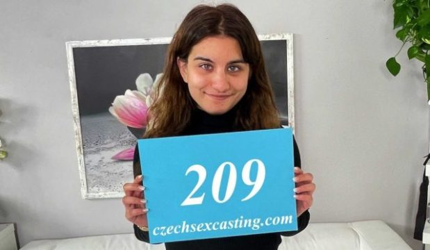 Ngentot Cz – Monyet Mungil Mía Digeboy Di Casting Panas