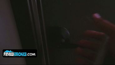 Montok Mulus, Layla London Kakak Tiri Sange, Biarin Adik Tiri Ngebut Di Memek Sempit