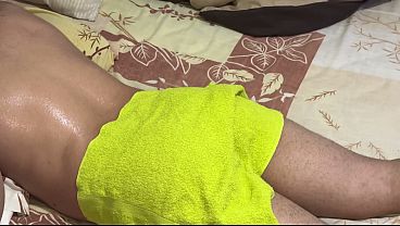 Ibu Mertua Montok Bantuin Mantu, Pijat Berubah Jadi Main Ranjang.