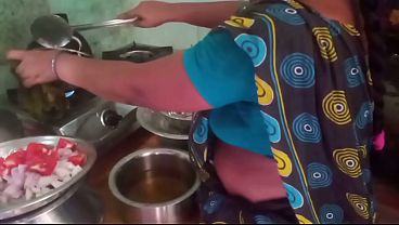 Ibu Rumah Tangga India Main Masak-masak Seru Sama Pacar Sambil Bercinta.