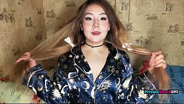 Gadis Gemuk Rusia Dengan Paha Besar Mainin Memek Sempitnya Pakai Dildo Di Dalem